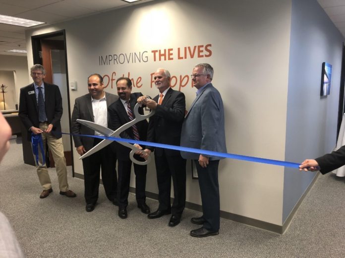 28471f22-ribbon-cutting